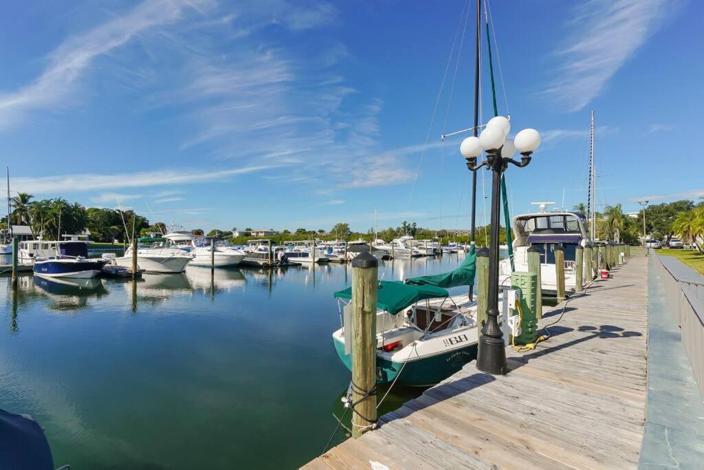 Waterfront, Pool, Tiki Bar & Grill, Gym, Location! Apartment Sarasota Exterior photo