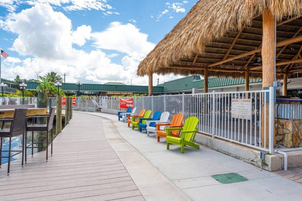 Waterfront, Pool, Tiki Bar & Grill, Gym, Location! Apartment Sarasota Exterior photo