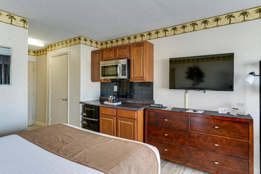 Waterfront, Pool, Tiki Bar & Grill, Gym, Location! Apartment Sarasota Exterior photo