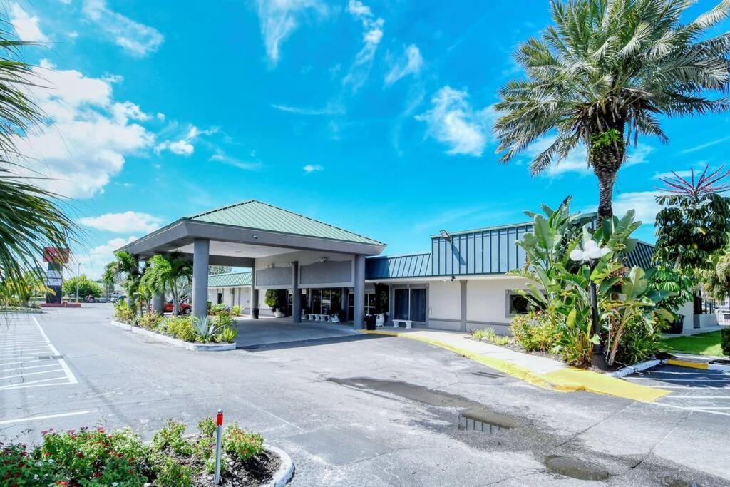 Waterfront, Pool, Tiki Bar & Grill, Gym, Location! Apartment Sarasota Exterior photo