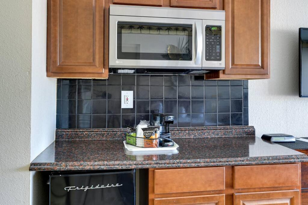 Waterfront, Pool, Tiki Bar & Grill, Gym, Location! Apartment Sarasota Exterior photo