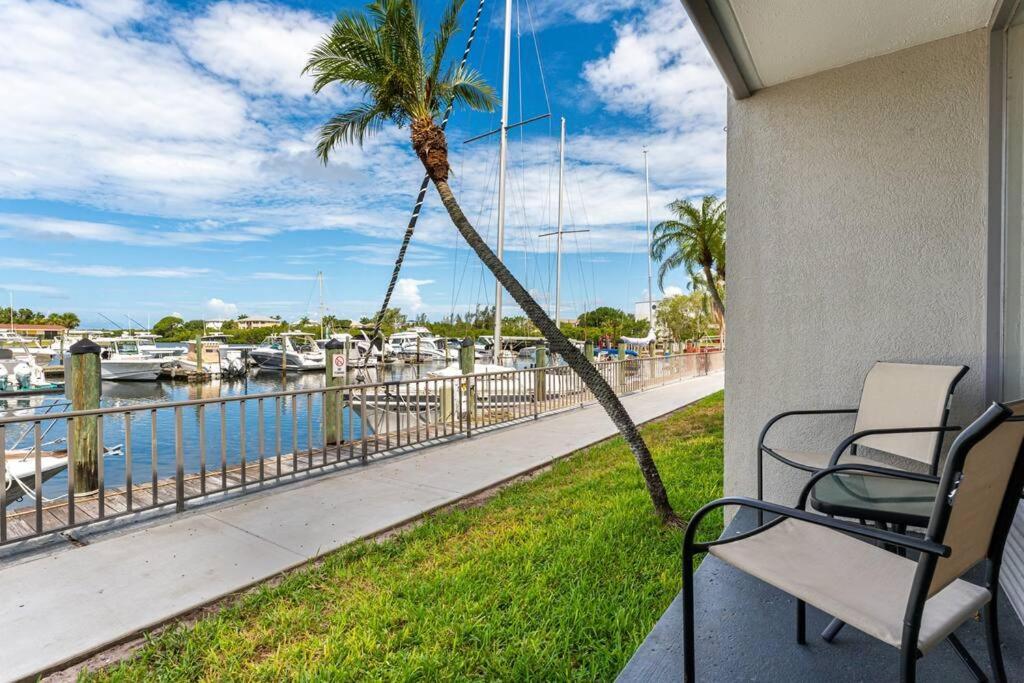 Waterfront, Pool, Tiki Bar & Grill, Gym, Location! Apartment Sarasota Exterior photo
