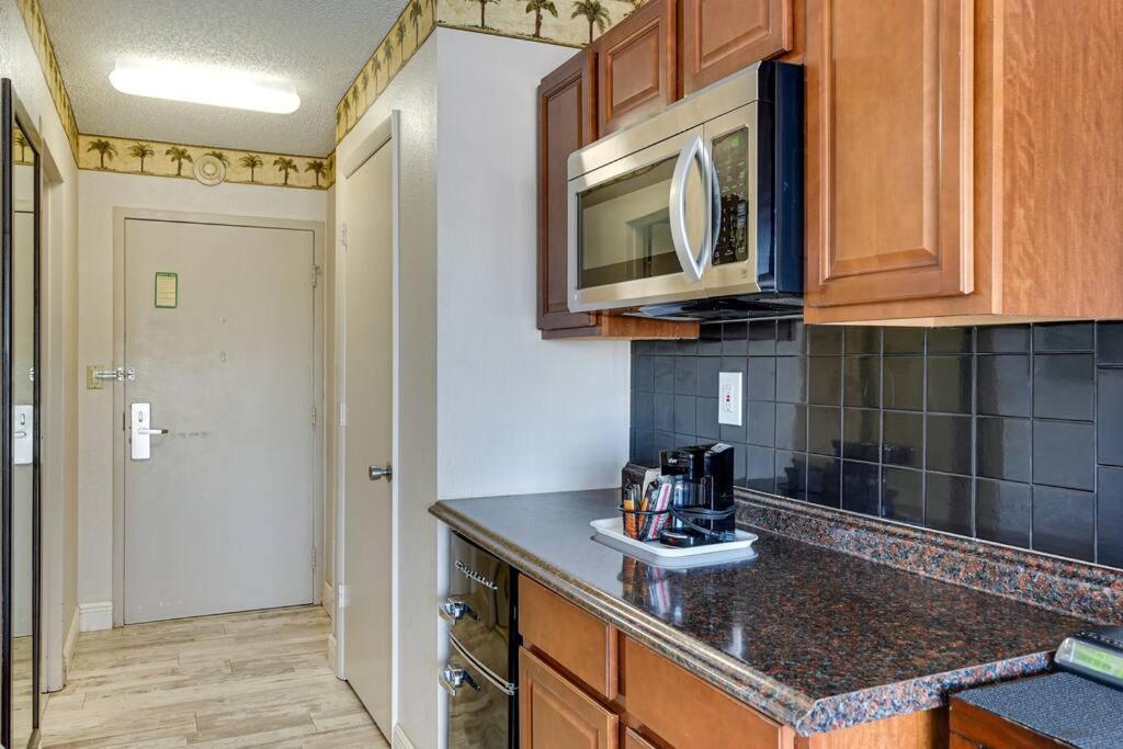Waterfront, Pool, Tiki Bar & Grill, Gym, Location! Apartment Sarasota Exterior photo